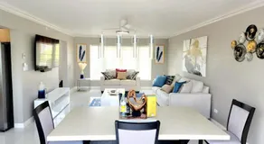 Spacious and Modern Townhouse - Image 5