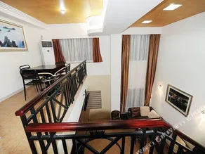 Public Park Traders Mansion - Image 1