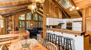 Tyler's Timber Lodge - Image 4