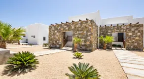 Cato Agro 5, Seafront Villa with Private Pool - Image 5