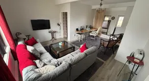 Large King Suite Completely Private Space Stay close enough to Newport without the Noise - Image 2