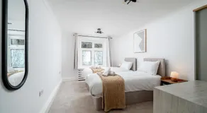 2 Bed Flat in Woking Central - Image 2