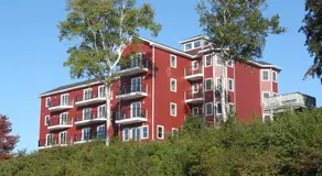 Lanes Riverhouse Inn & Cottages - Image 2