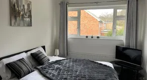 A Home from Home -2 Bed Flat & Free Driveway Parking - Image 2
