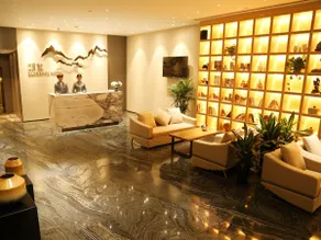 Qingdao Elegance Hotel - Image 4