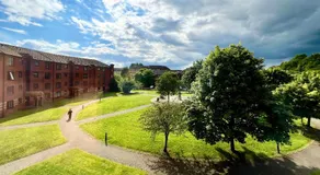 Spacious 2 Bed-Flat in Glasgow City - Free Parking - Image 4
