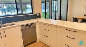 Casuarina Waters - Absolute Waterfront on Lake Mac - Image 3