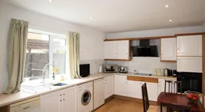 Whitley Bay - Sleeps 6 - Parking - Fast Wifi - Dogs Welcome - Image 2