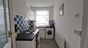 Stylish 2bed House Near Wakefield City Centre - Image 5
