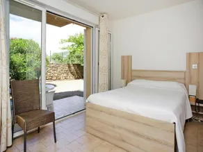 Apartment near Sandy Beaches - Image 3