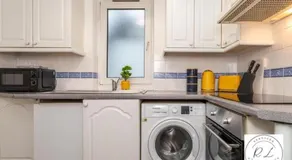 1br-2guests-freeparking-wifi-tv - Image 2