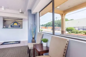Days Inn by Wyndham Clinton - Image 3