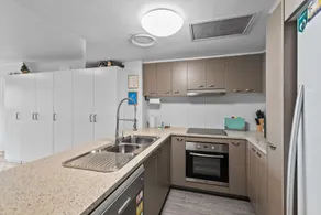 Stylish Bowen Hills Studio Near City Centre - Image 5