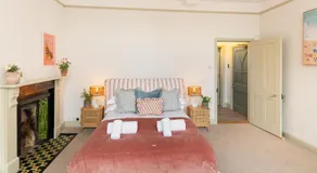 Central Exmouth Flat Sleeps 4 Walk to Beach - Image 2