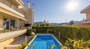 Santa Barbara Garden and Pool Home - Image 3