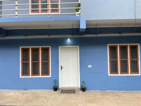 Eco stay holiday home shared space - Image 2