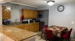 Cozy house with large free parking on premises - Image 2