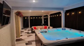 Resort-Style Home - Hot Tub, Mini Golf, Gym, 1G WiFi - Image 3