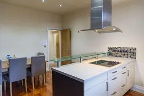 Luxury Apt No 1 - Two Bed Apartment - Image 4