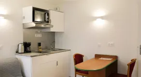 Charming bright studio in the heart of Paris - Image 3