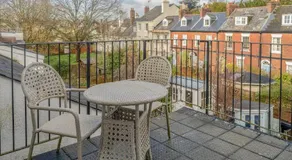 Central Georgian Townhouse Free Parking - Image 5