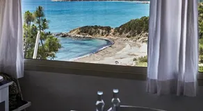 Elegant Seaview Home w AC e Free Private Park - Image 3