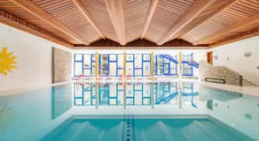E405 - 42m2 Alpenschick mit Balkon, Ausblick, Pool - Image 2