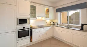 Luxury apartment with free use of pool, gym and spa - Image 5