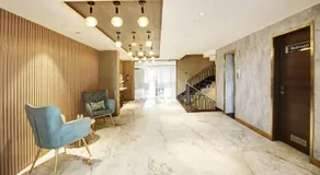 Saltstayz Premier - Cyber Hub - Image 4