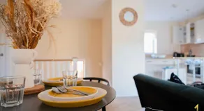 'Nomadic Nest' 2-Bed Executive Coach House + Free Parking! - Image 2