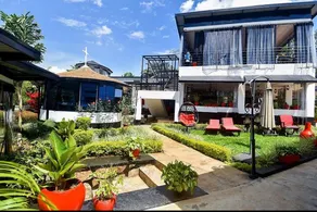 Blue Veil Villa Hotel - Image 4