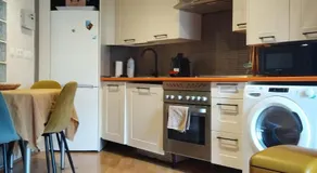Appartement stylé avec piscine d'été à proximité du métro - Image 4