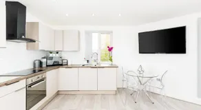 cozy stay in Birmingham by the Canal !! - Image 3