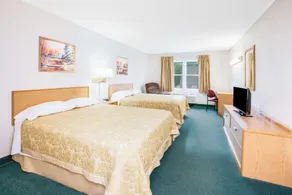 Super 8 by Wyndham Brooklyn - Image 4