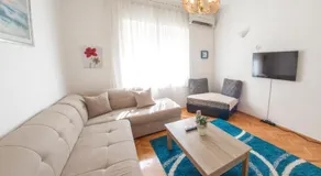Apartment Tiger Lily - Image 2
