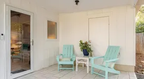 Charming 1960s Cottage, 5 Min Walk to Beach and Shops - Image 5
