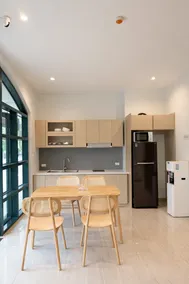 Crystal House - Image 4