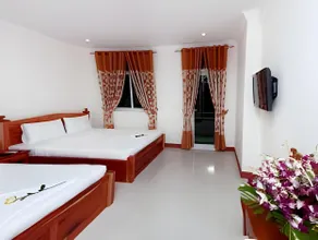 Go In Hotel - Image 2