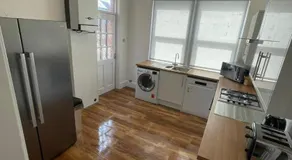 Coast View Apartments - Image 4