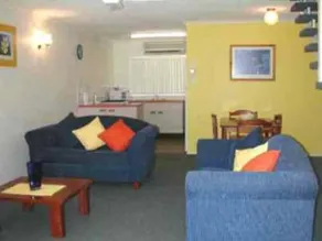 Bayshores Holiday Apartments - Image 2