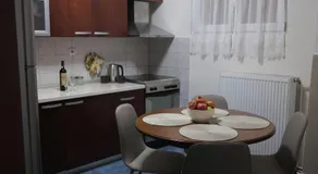 The Sunny Side Apartment - Image 2