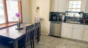 Adorable&Cozy Suburban Home Mins from Dwtn/Airport - Image 3