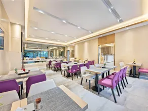 Lavande Hotel Shenzhen Shajing International Convention and Exhibition Center Buyong Metro Station - Image 4