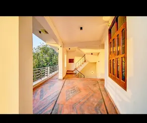 Hotel White Hut - Image 2