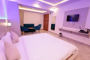GREEN HILLS HOTEL - Image 3