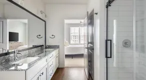 Landing Chic 1BD in Westport - Image 2