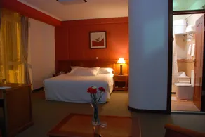 Adot Tina Hotel - Image 5