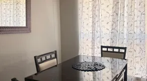 Stylish and Comfy Getaway Near Airport with a Car - Image 3
