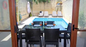 400 year old converted farmhouse with private pool - Image 4