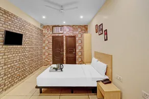 OYO Townhouse 786 Hotel Urban Stay - Image 3
